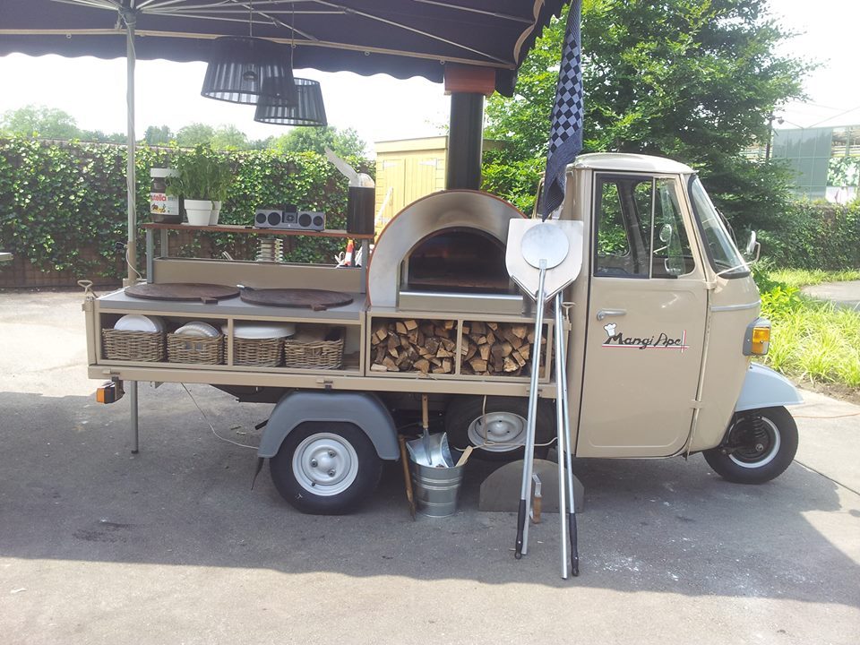 Пиццерия на колесах: хлеб и зрелище с Compact Flame
